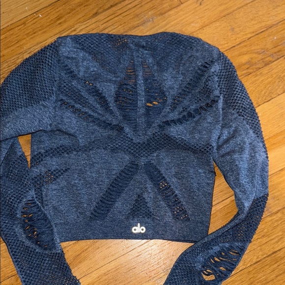 Alo Yoga Long Sleeve Crop Top - Picture 2 of 3